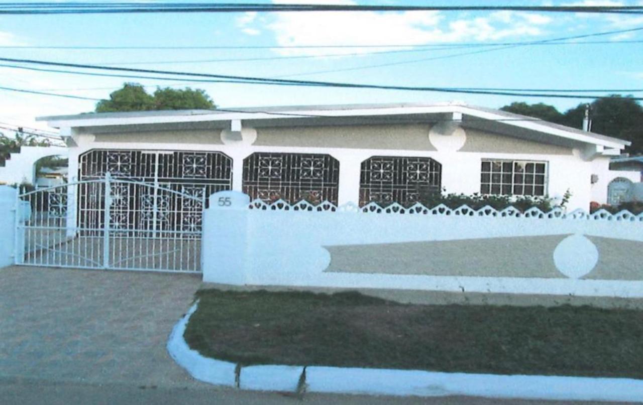 Portmore Esterno foto